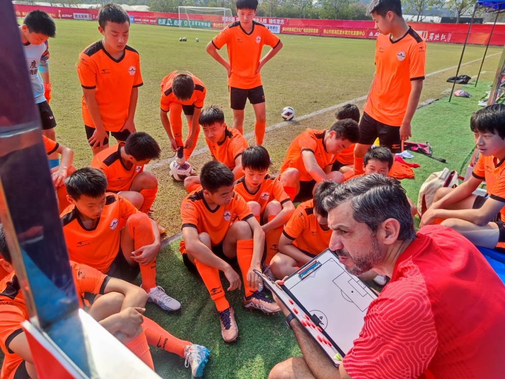 训练学习两不误，这群重庆少年挺进全国四强