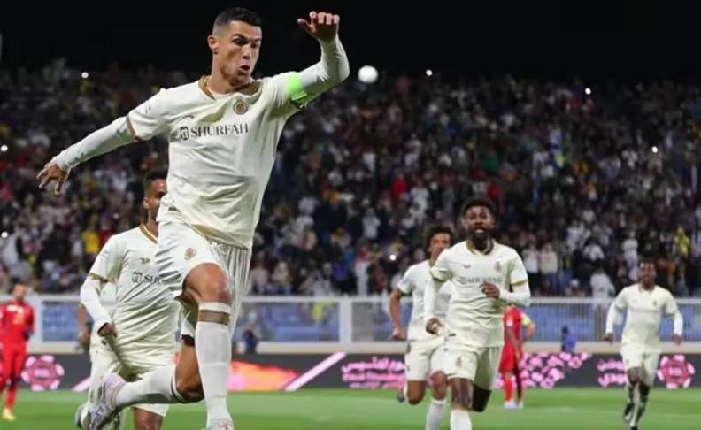 c罗再次上演英雄时刻,c罗重回老特拉福德帽子戏法