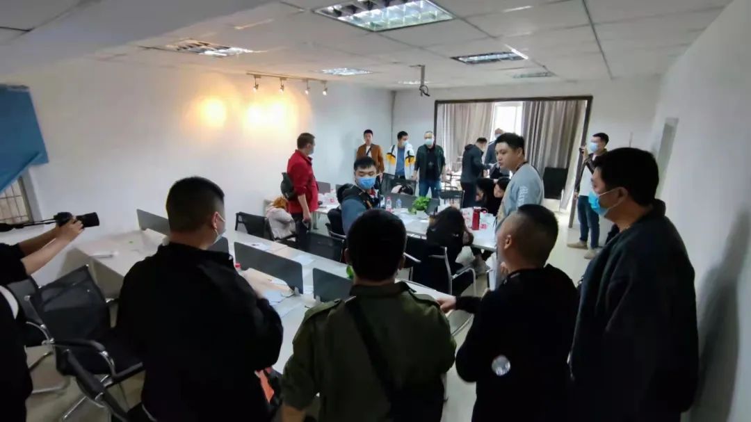 “内幕群”里“名师”多，除了自己全是“托”合川一资深股民惨遭一夜暴“负”