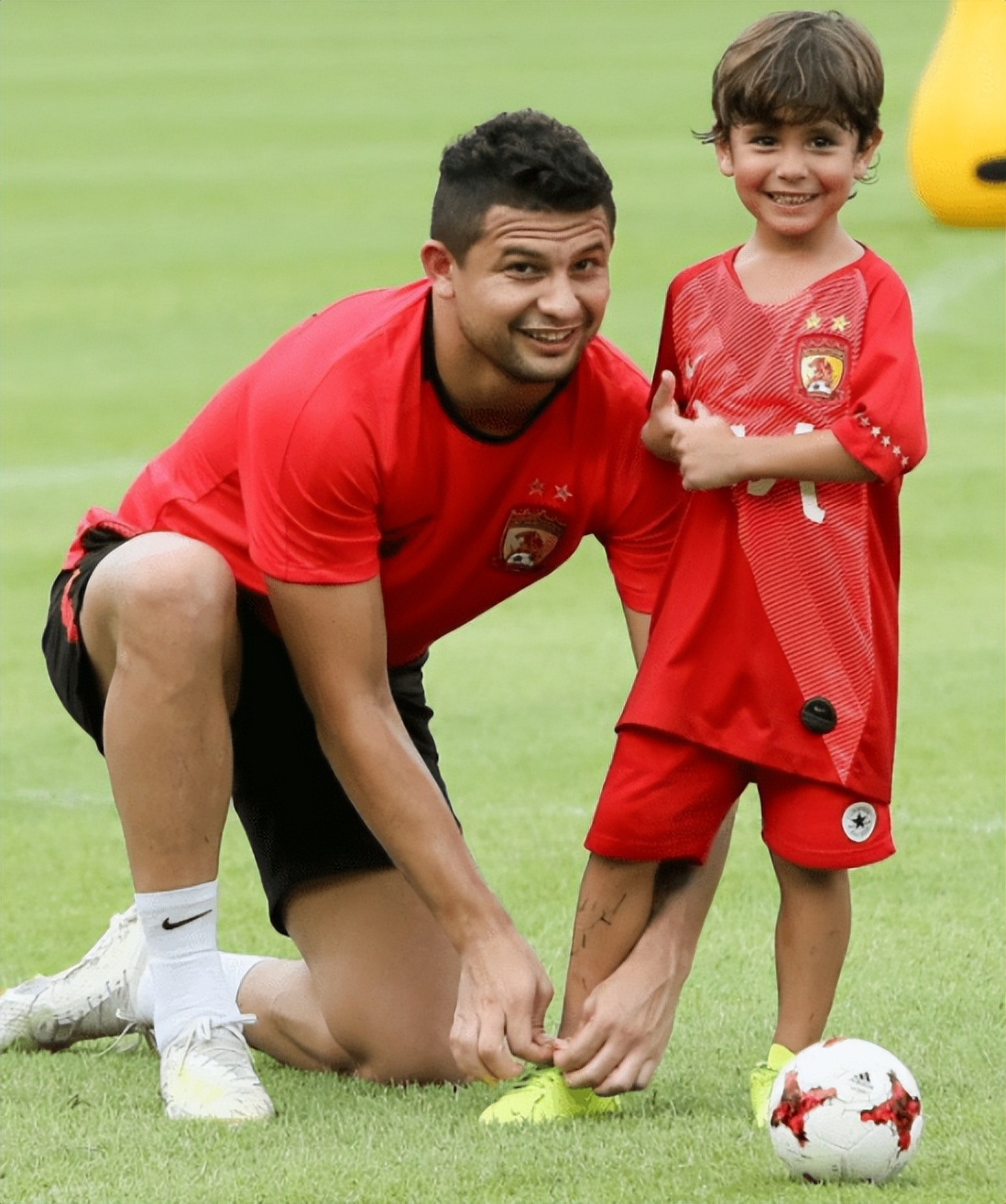 国足亿万富翁！中超效力期间总薪水达4亿，却拖欠子女抚养费8万元