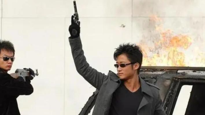 7次断手、全身100多针、大小便*禁失**，这些武打明星让人动容