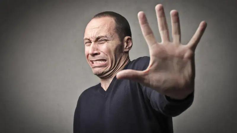 周围有人就尿不出来怎么缓解,旁边有人尿不出怎么回事