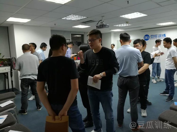 发言紧张手抖怎么解决,当众发言紧张手抖怎么办