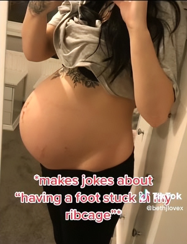 孕晚期胸口疼对胎宝宝有影响吗,孕晚期胎儿抵到肋骨疼