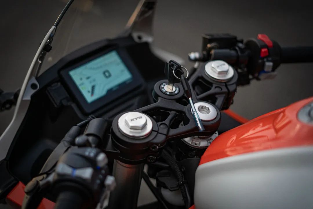 qjmotor赛250细节展示,qjmotor赛250值得买吗