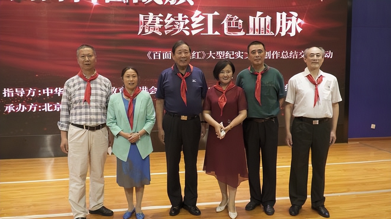 百面战旗红一团,百面战旗红