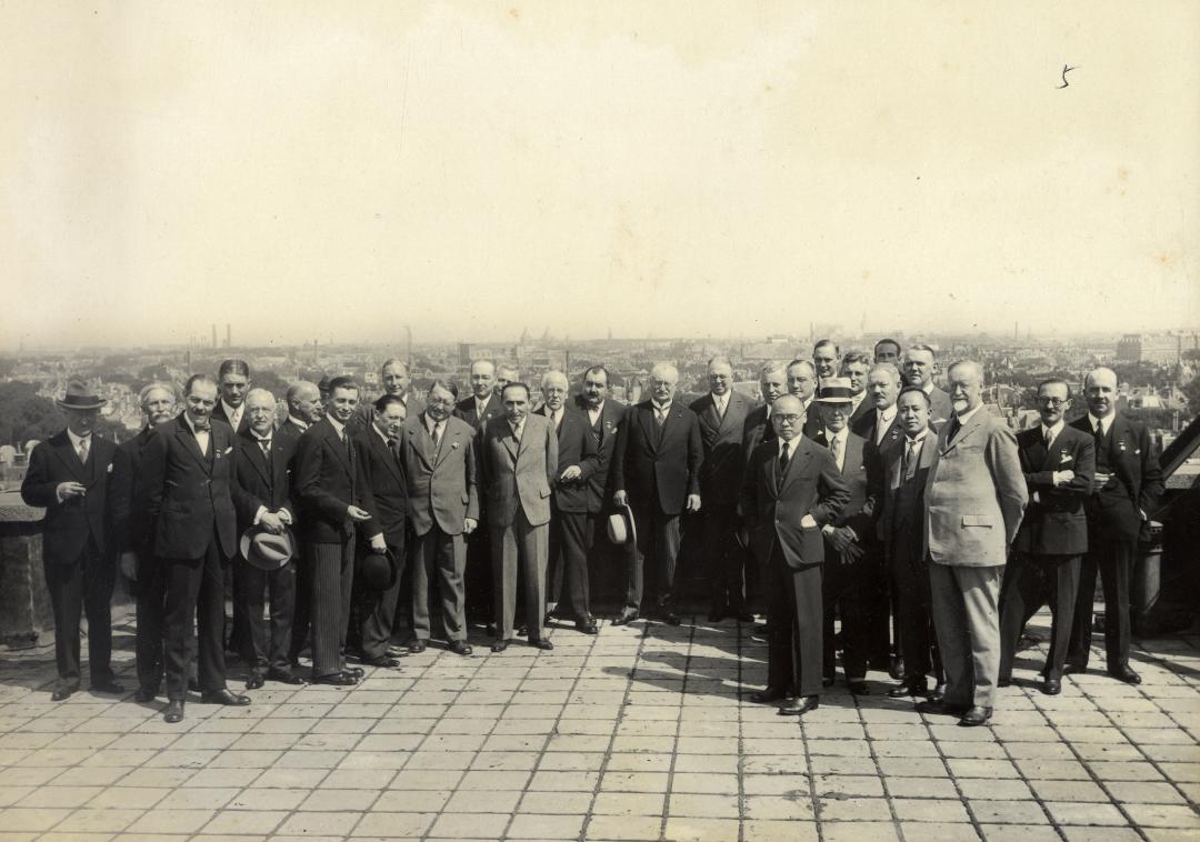 张嘉益历史中的转折,张嘉译现实