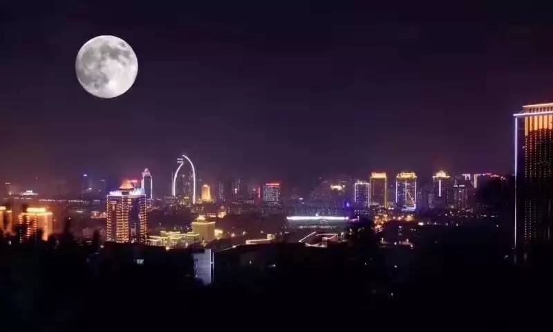 夜深人静静夜思的原创诗句,慢品人间烟火气闲观人间岁月诗句