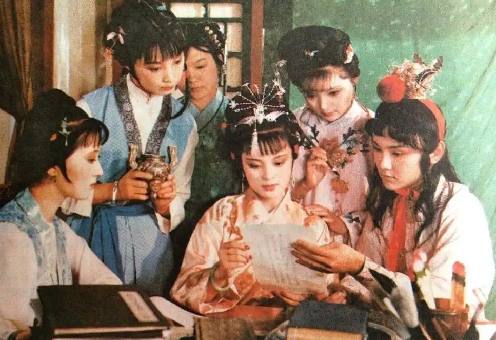 薛宝钗与贾宝玉成亲表演,薛宝钗贾宝玉成亲87版有没有洞房