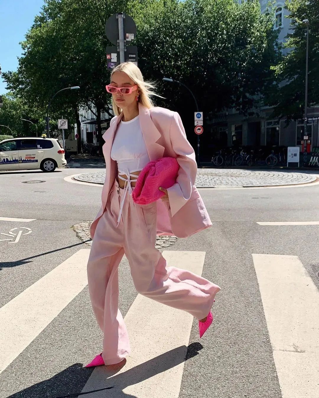 lisa最近同款粉色,lisamv绝美镜头粉色