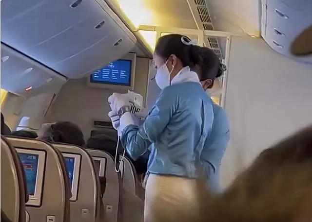 大连机场韩旅客挂白牌,大连机场给韩旅客挂白牌照片