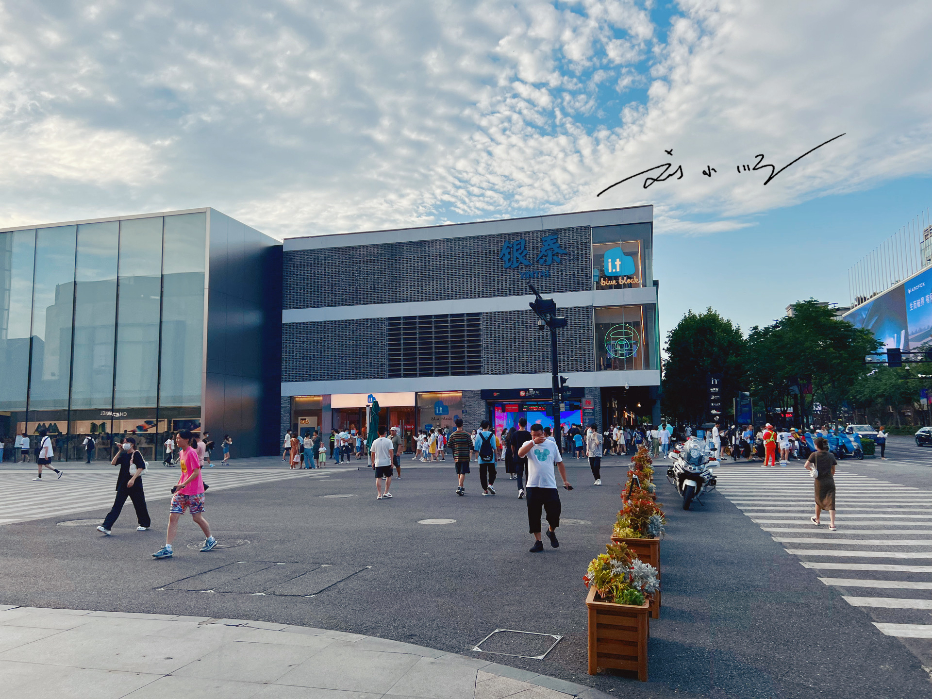 杭州西湖附近著名商业街,杭州西湖风景商场