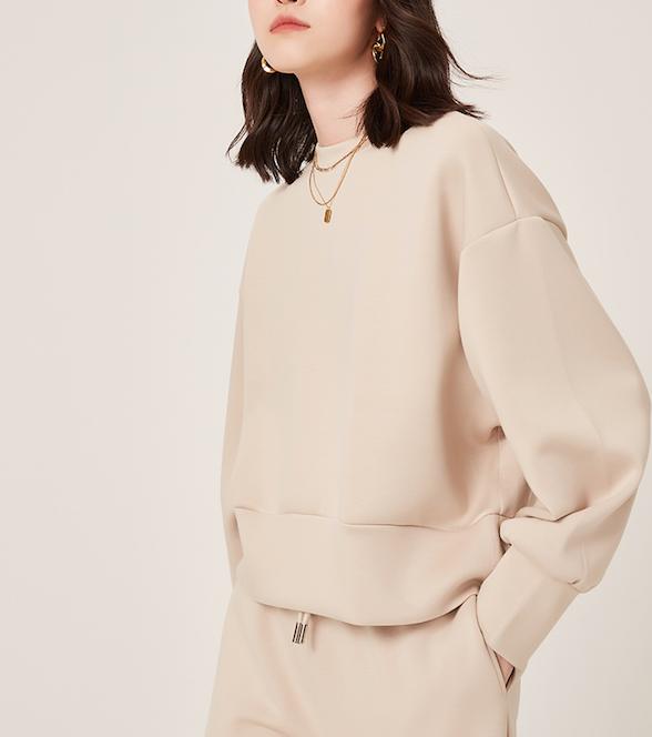 卫衣怎么搭配外套才好看冬天,冬天连帽卫衣怎么搭配洋气女