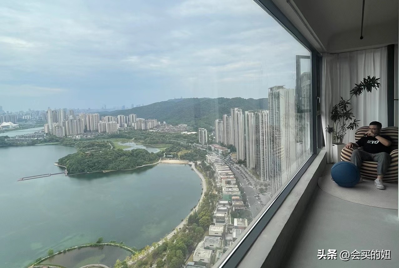 大玻璃和小玻璃哪种好,新型大玻璃应该注意些什么