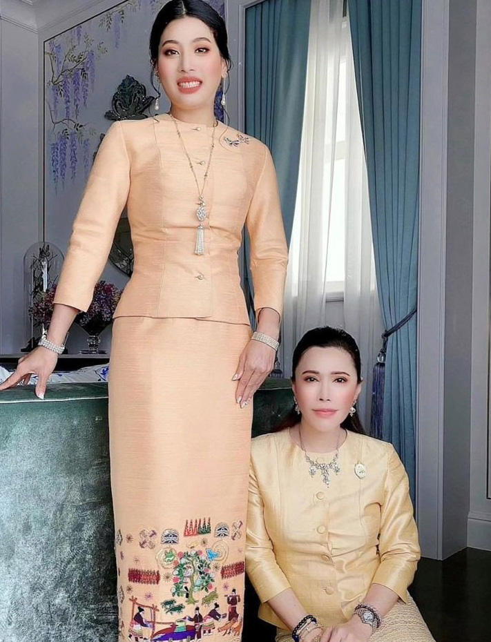 泰国人见了泰王不下跪会怎么样,泰国国王见了僧侣也要下跪为何