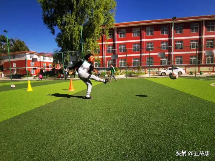 大凉山少年足球队,大凉山彝族足球少年