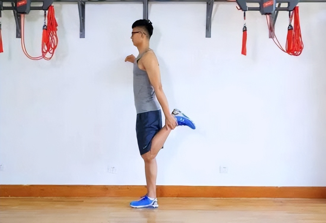 膝关节伸直时咯噔响是怎么回事,膝关节弹响的原因及治疗方法