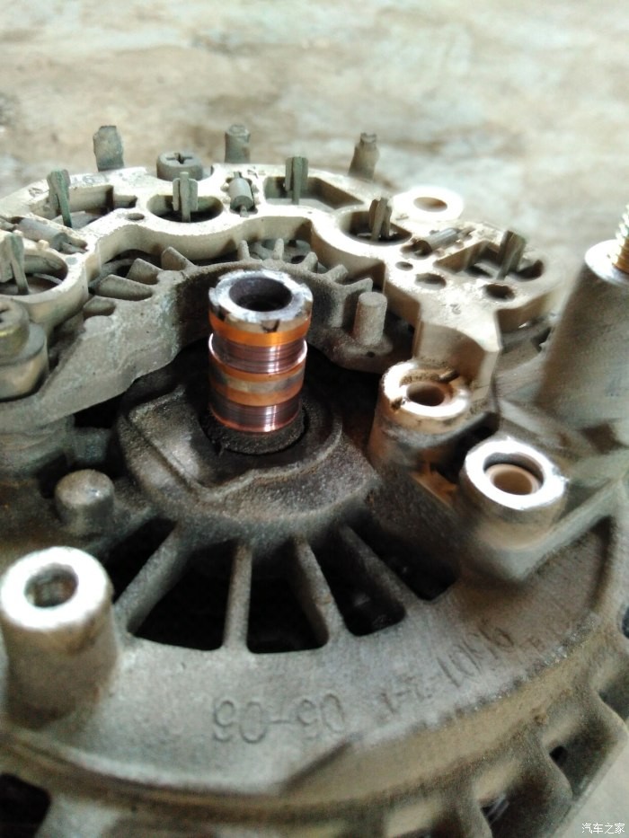 交流发电机的3d工作原理通俗易懂,三相交流同步发电机原理展示图纸