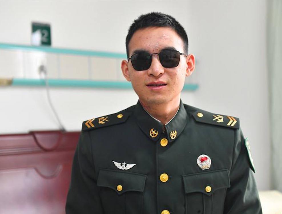 排雷战士杜富国荣获几等功,排雷英雄杜富国授勋荣誉称号仪式