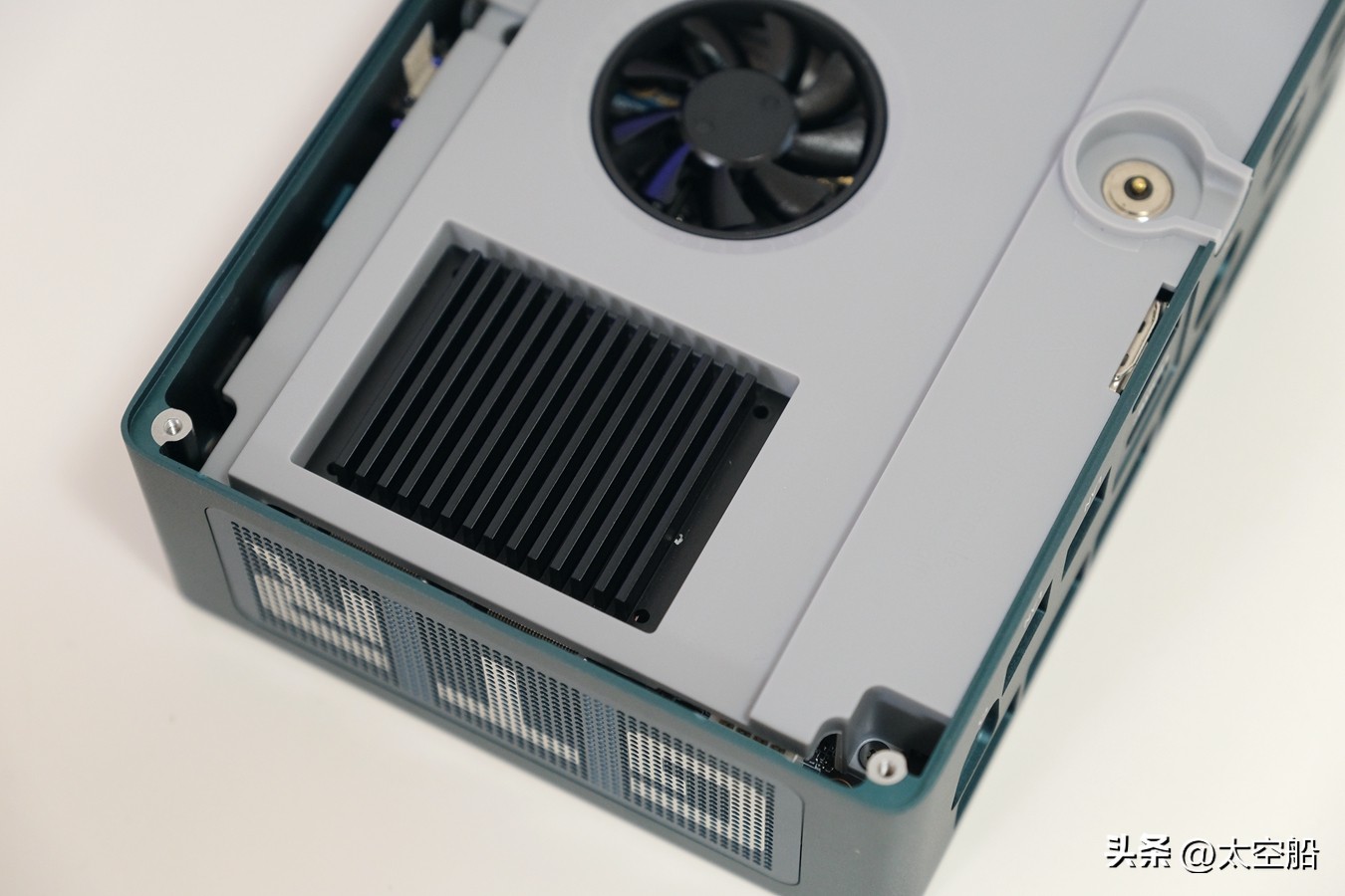 零刻gtr7和同配置笔记本,零刻gtr7电脑测评