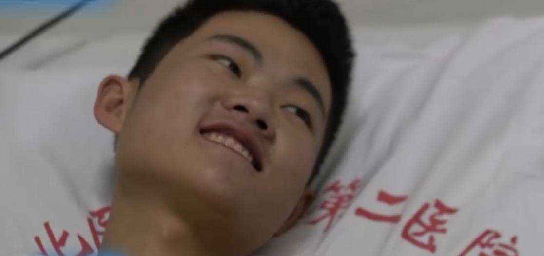 小伙喝下百草枯被医生抢救回来,29岁小伙喝下百草枯农药拒绝治疗