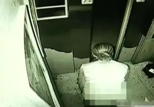 保时捷女子电梯视频,保时捷女子电梯