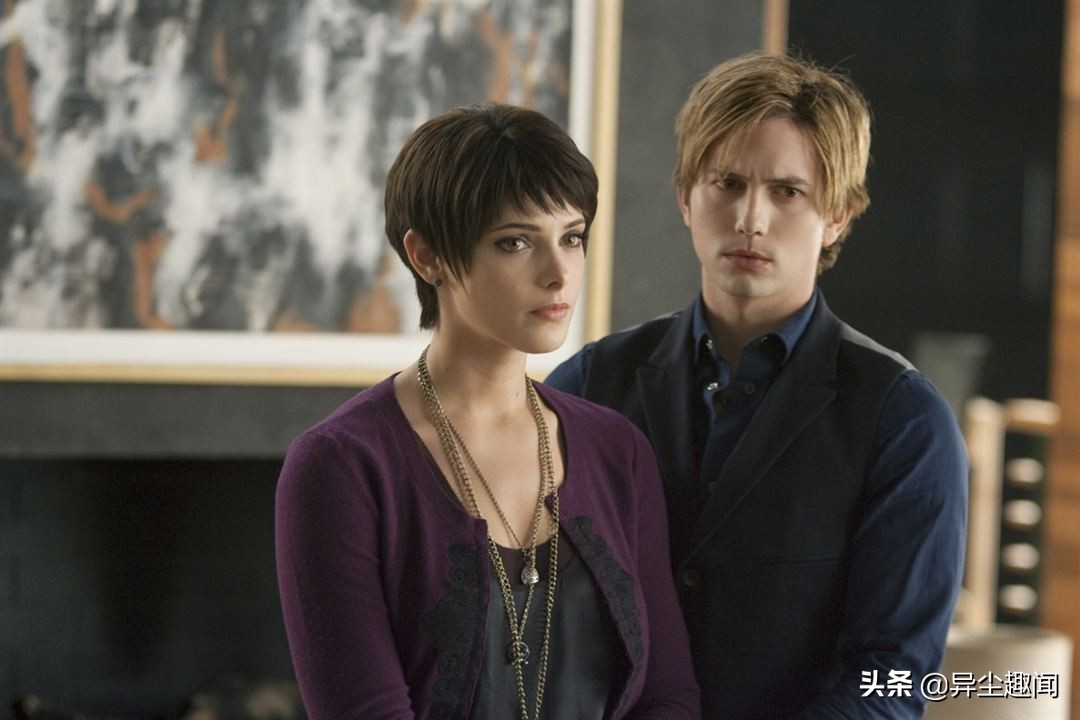 暮光之城红色卷发女孩,暮光之城女主角短发帅气