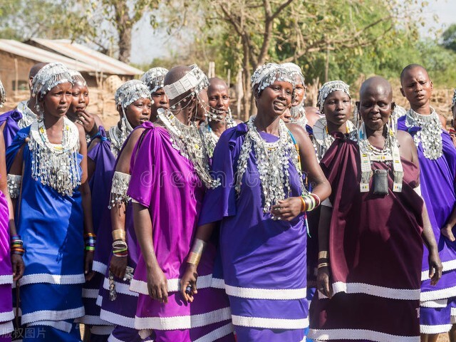 非洲残忍的“割礼”仪式，简直不把女性当人！