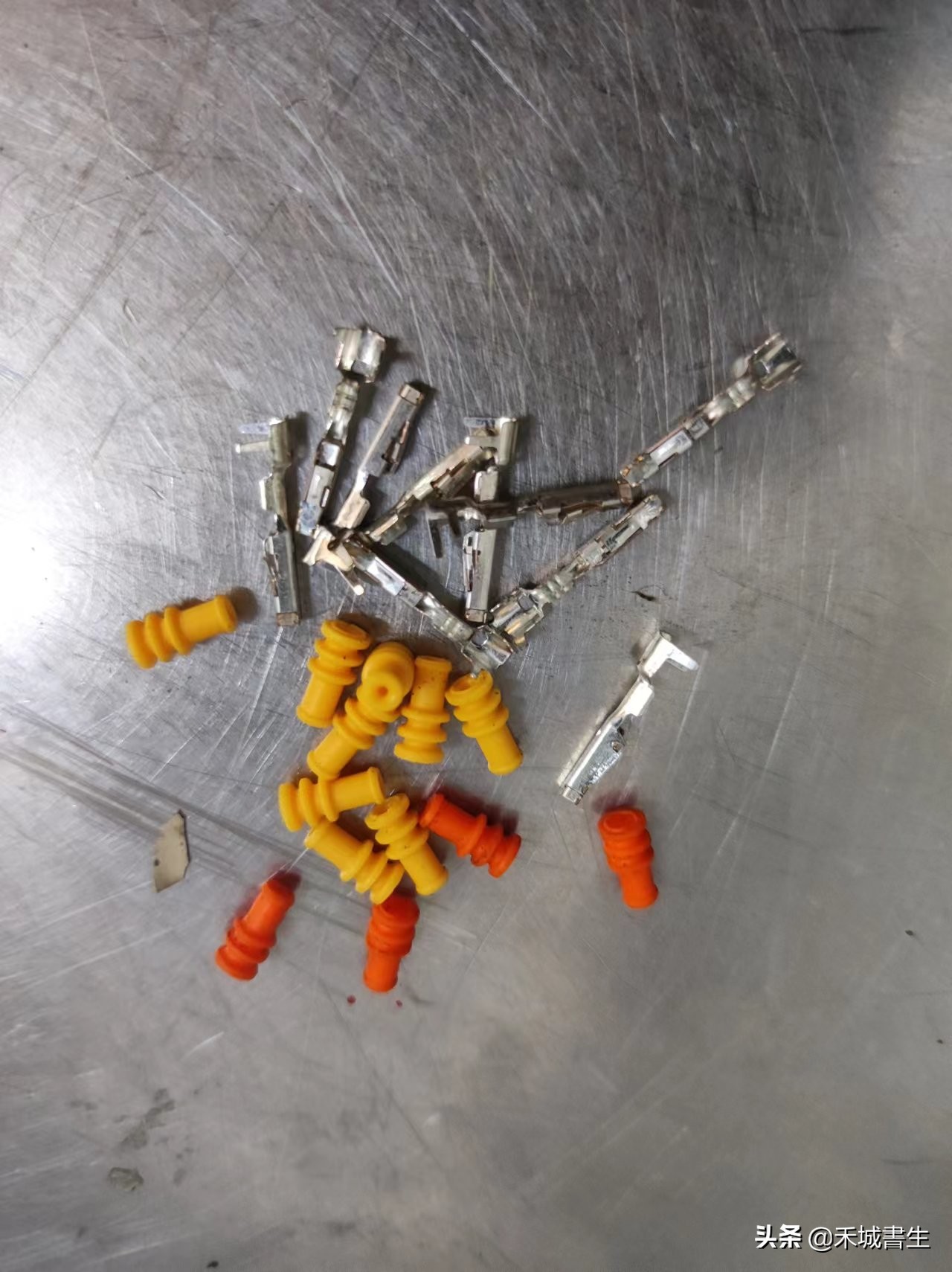 奔驰线束插头怎么拔,奔驰各个线束插头讲解