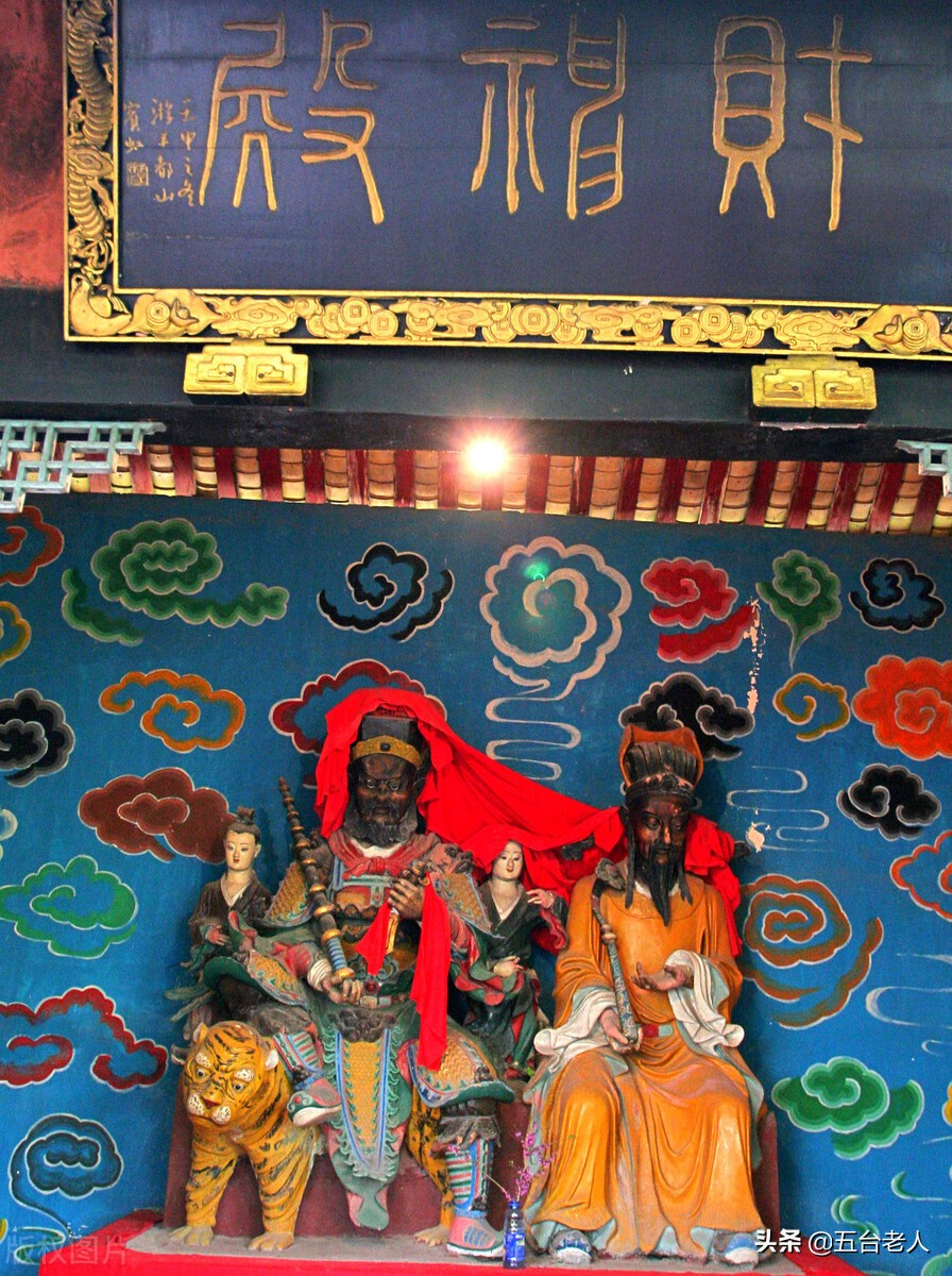 财神来到祝各位财源广进大吉大利,正月初五迎财神祝妹妹财源广进