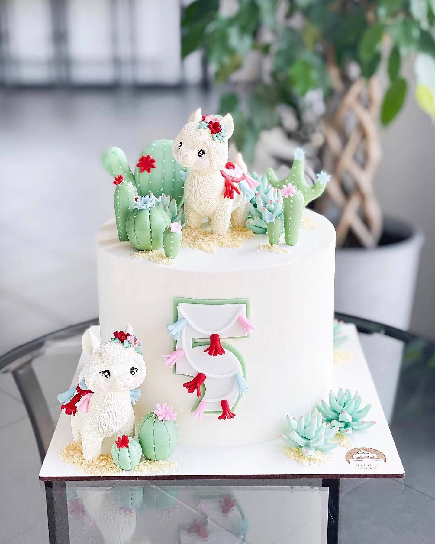 今天给大家做一款好看的蛋糕造型,美味又高颜值的蛋糕造型充满创意