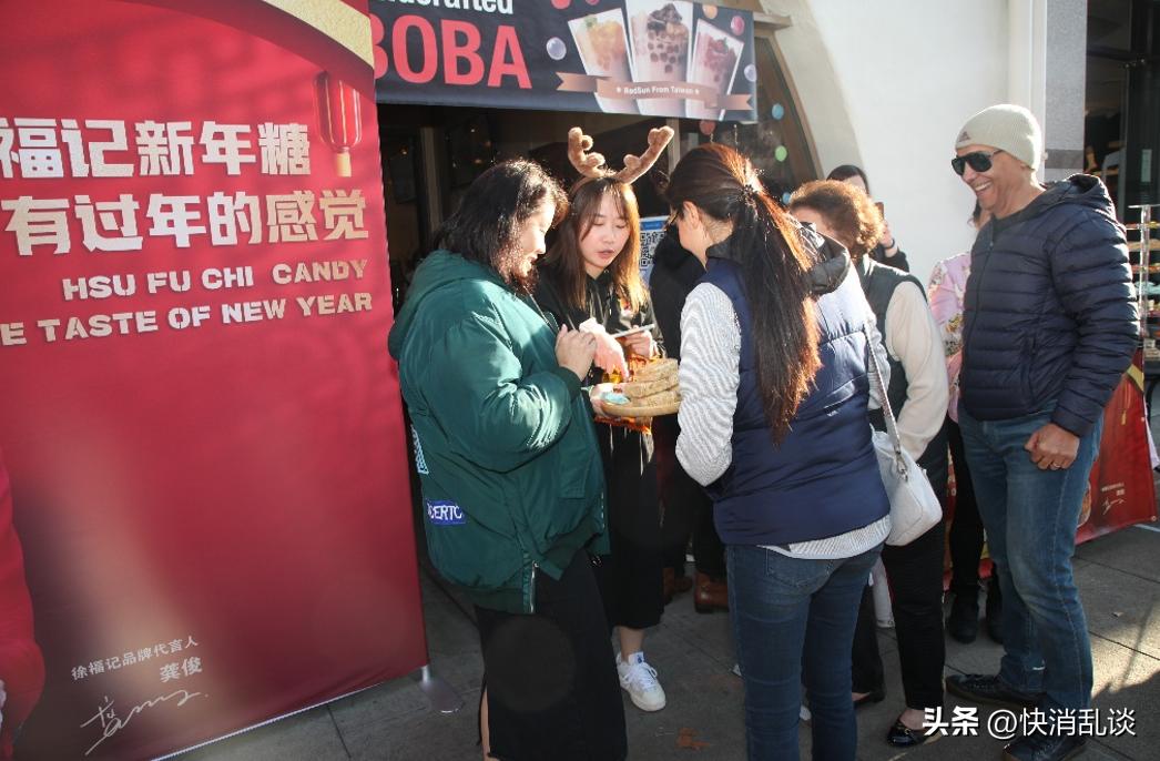 老外爱上糖葫芦,外国人迷上中国月饼