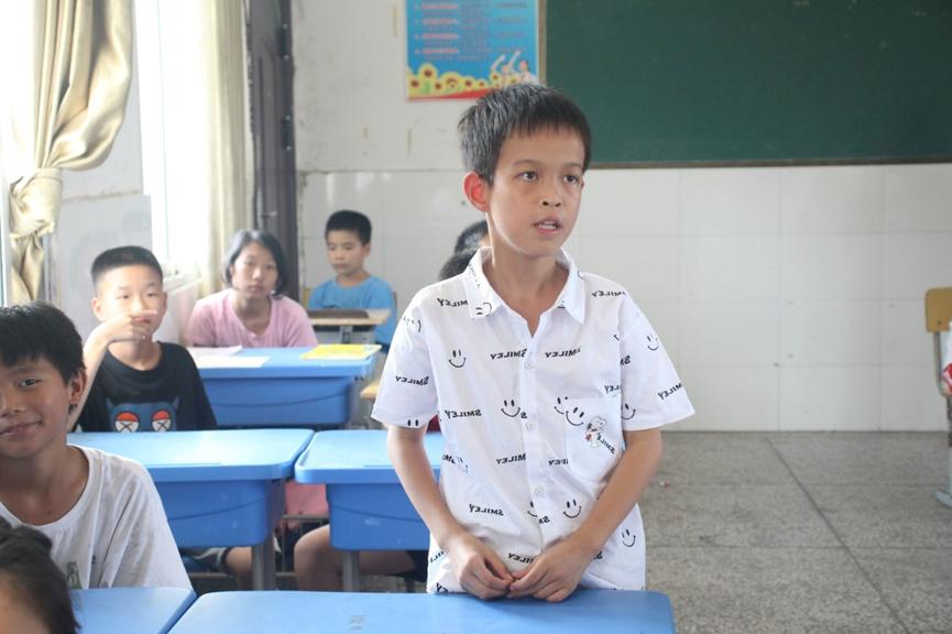 湖北学子三下乡感悟跨越千山万水,武汉学子三下乡传递爱心传播文明