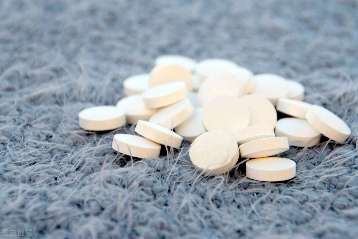 一吃钙片就难受是怎么回事,钙片什么时候吃不容易便秘