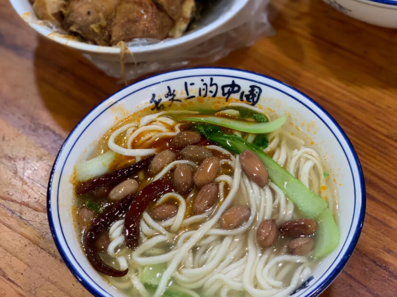 菏泽板面老板开法拉利,菏泽板面老板