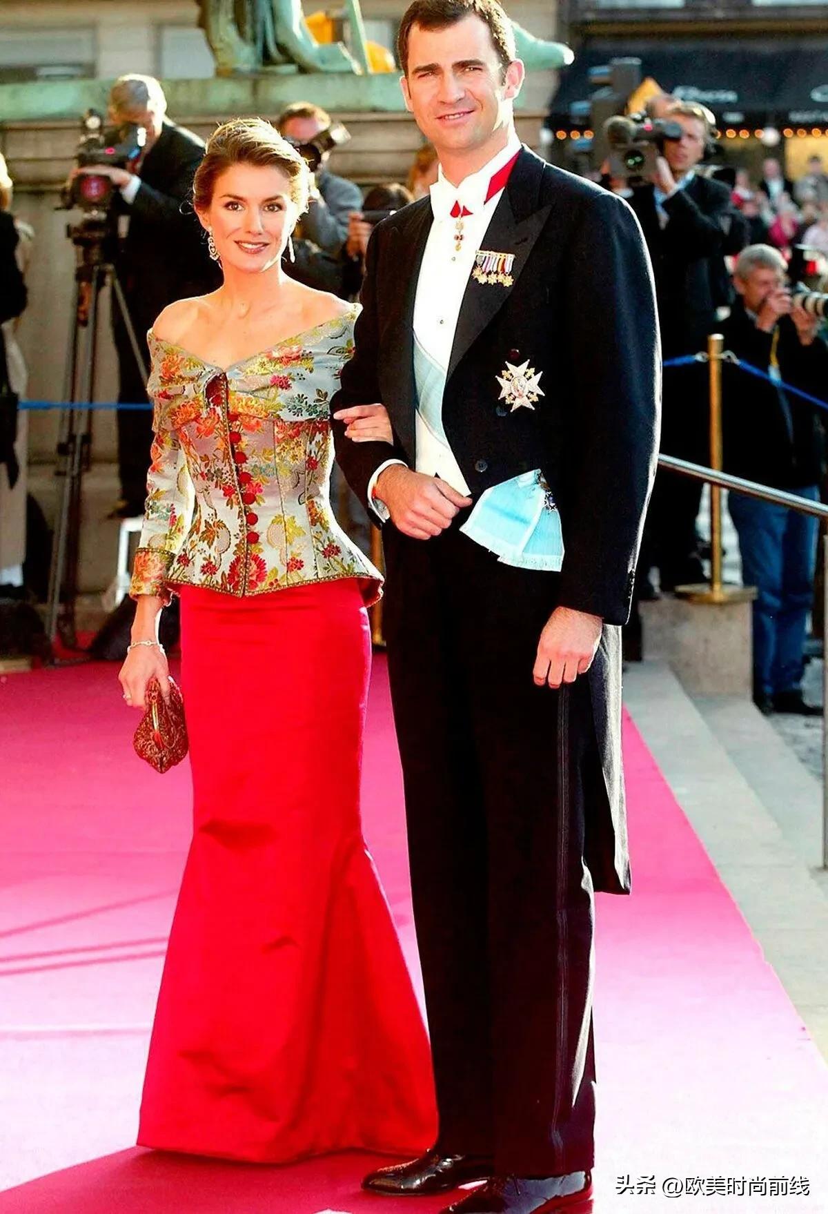 莱后,莱后最新红装照片