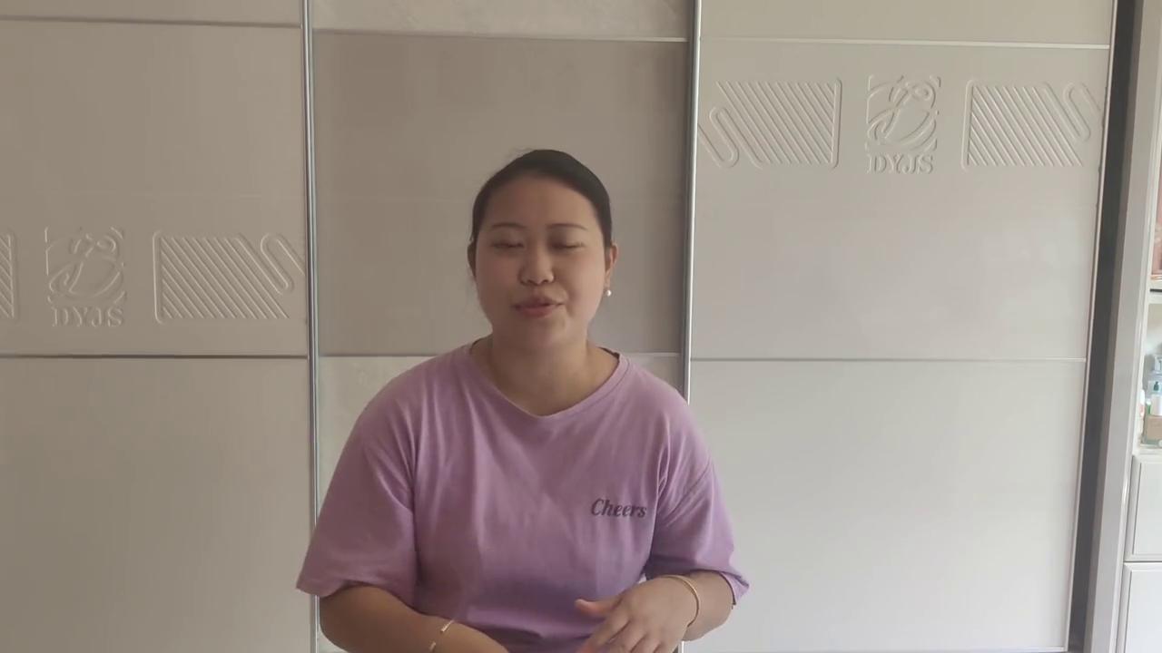 脖子上起了比芝麻还小的小疙瘩,脖子一圈摸着有密密麻麻小红疙瘩