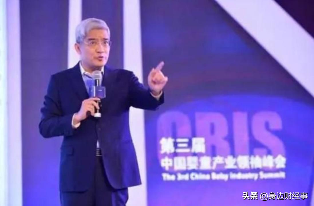 与空姐相识三年，让其背负900万债务，*咸平郎**坠落之路是怎样的