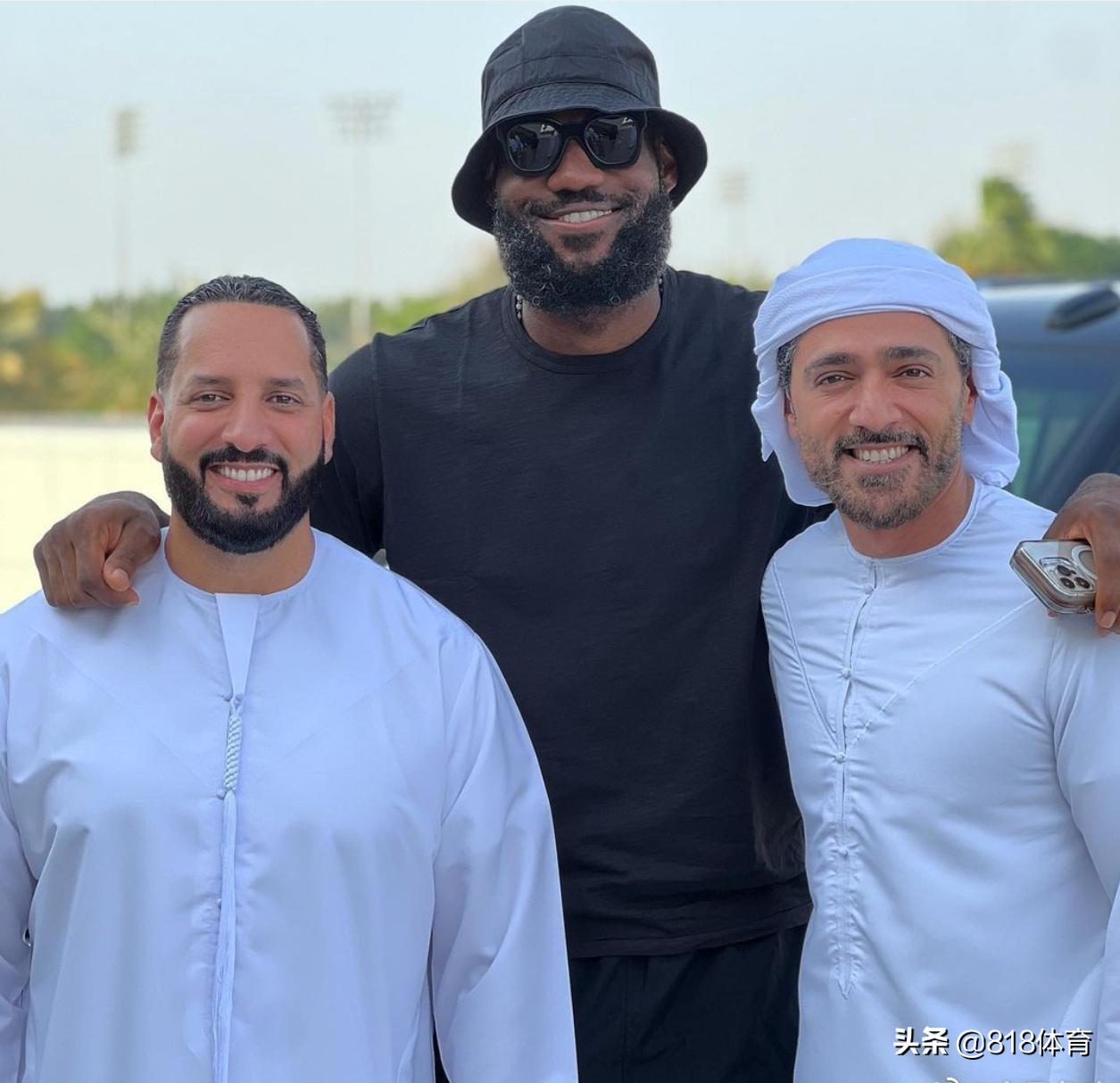 排面!詹皇迪拜度假哈曼丹王储设宴款待,命令数十名保镖护送他购物