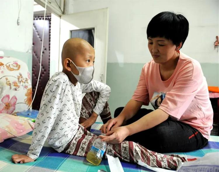 助力“尿袋男孩”的抗白之路