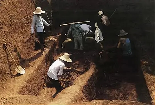 在棺材躺了10年,在棺材里面睡了100年