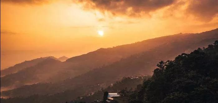 头条挑战赛：对《七律·秋叶即景（平水韵/六麻）》的注引解释