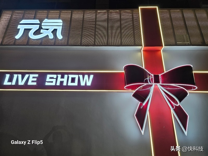 三星galaxyzflip防水测试,三星折叠手机zflip5防水吗