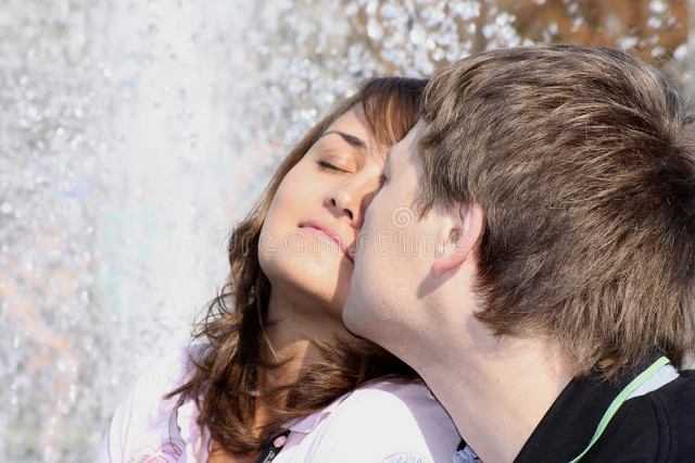 日本樱花树下的爱情,樱花下的爱情真是令人羡慕