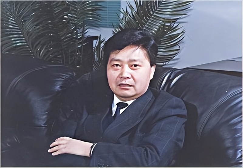 贫困夫妻养出四个亿万富翁，四兄弟共造商业帝国，却历经两次分家