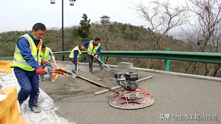透水混凝土露骨料施工教程,郑州露骨料荧光石透水混凝土造型
