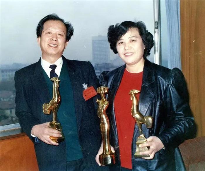 《重庆谈判》30年：纪念毛主席百年诞辰，古月和孙飞虎同框出演