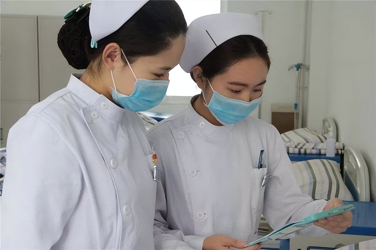 女护士处理男患者隐私部位时，会不好意思吗？听听护士怎么说