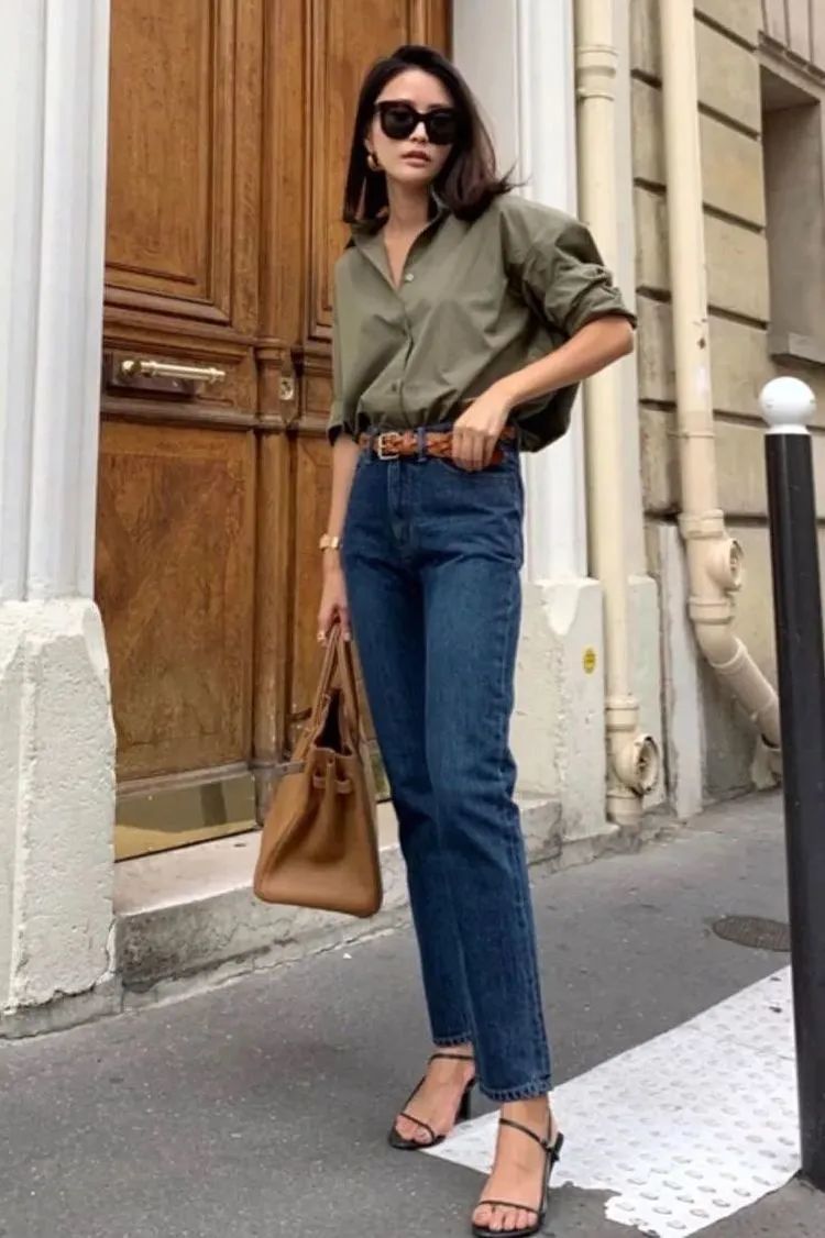 直筒牛仔裤小白鞋穿搭,小白鞋牛仔裤秋冬穿搭图片