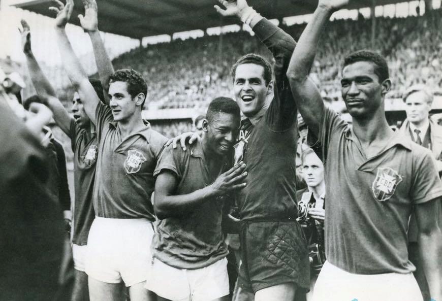 球王贝利传奇的一生仅17岁,巨星陨落的传奇人生